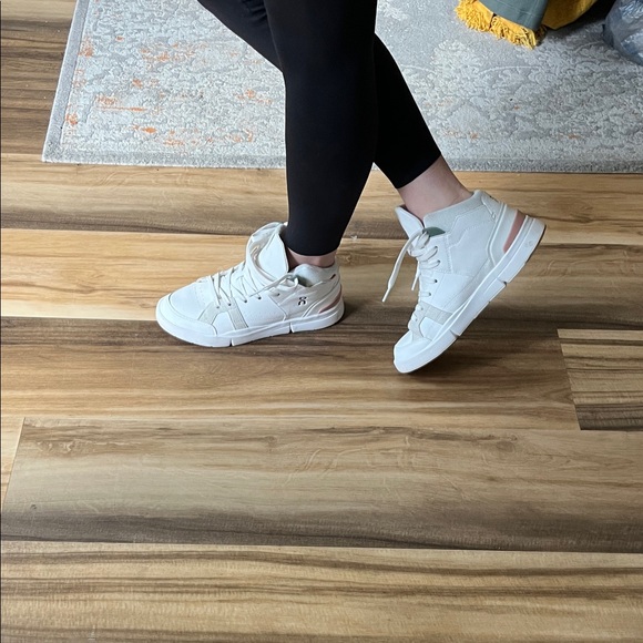 On Running Shoes - On Cloud The Roger White High-Top Sneakers Women’s 8.5 EUC